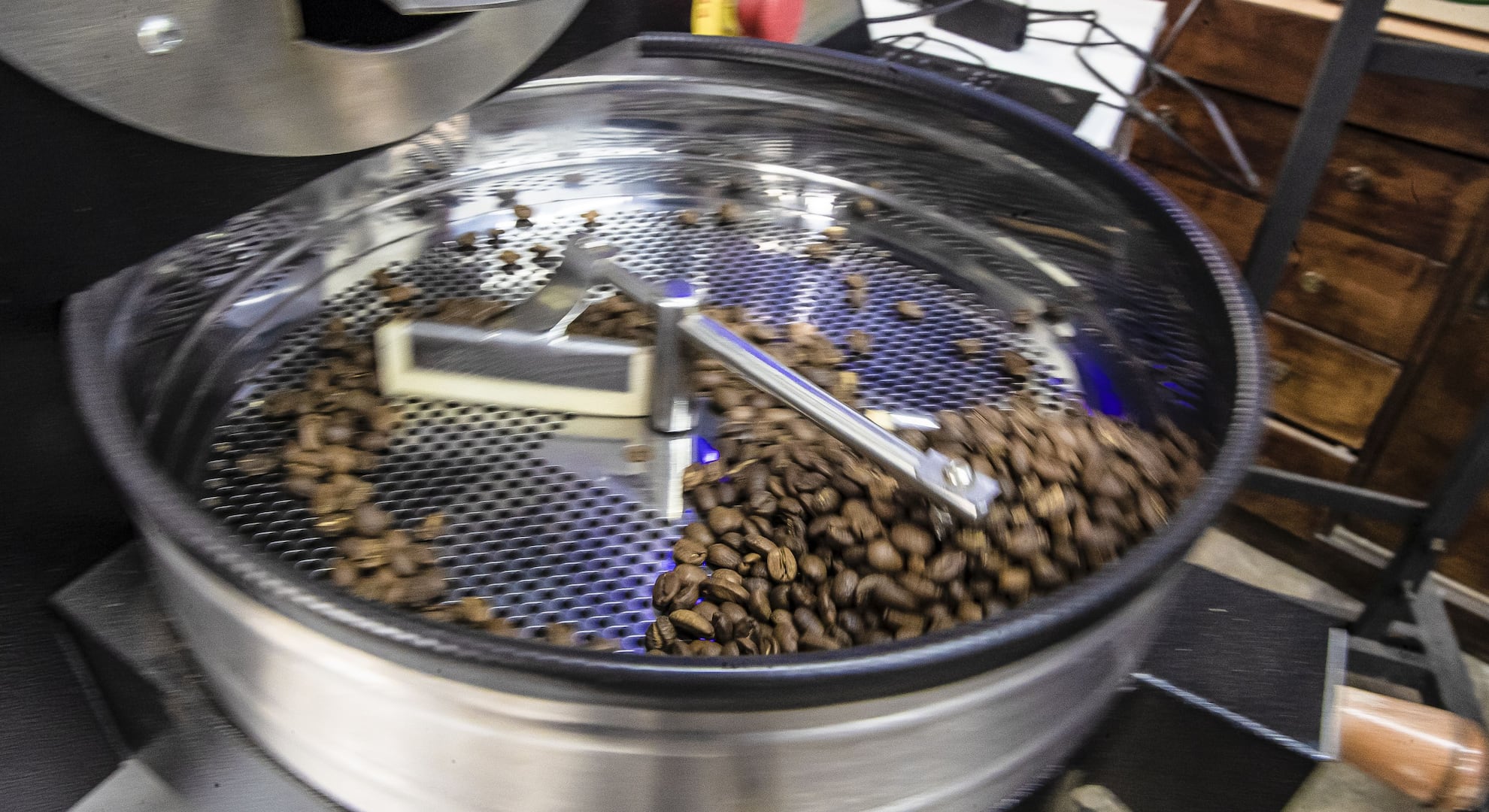 Solo en el proceso de tostado, los granos de café sufren una reducción de 15%, en promedio.