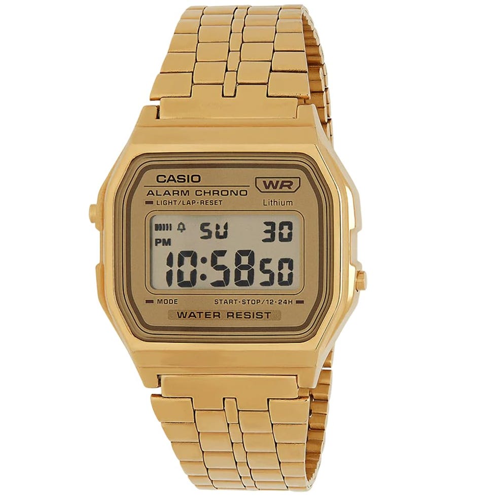 Reloj digital dorado de diseño retro