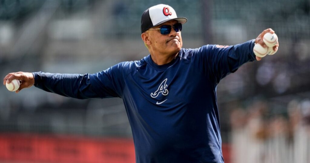 MLB investigará a Eduardo Pérez por su discusión con Jazz Chisholm Jr.