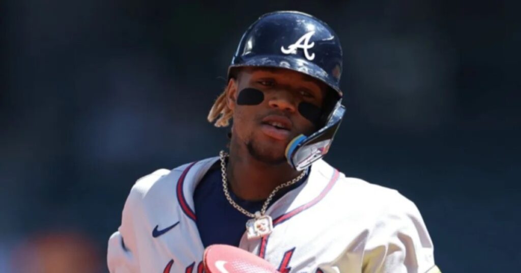 Ronald Acuña Jr. estremece a los Reales con este soberano jonrón (+Videos)