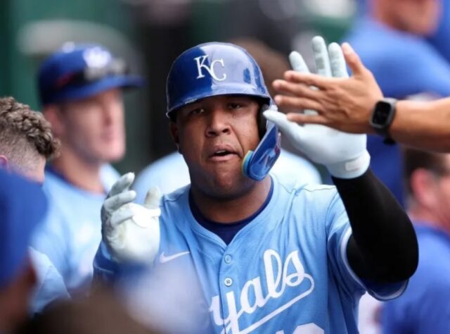 Salvador Pérez jugará con Leones del Caracas en la próxima temporada de la LVBP Salvador Pérez jugará con Leones del Caracas en la próxima temporada de la LVBP