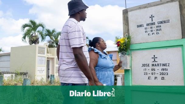 Familias visitan cementerios en el Día de los Padres