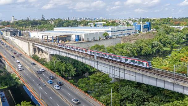 Trenes de seis vagones del metro recorren por primera vez Villa Mella