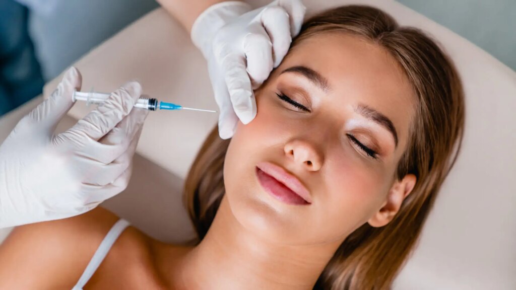 ¿Es malo ‘pincharse’ desde joven? Una experta cuenta los efectos de la medicina estética en menores de 25 años