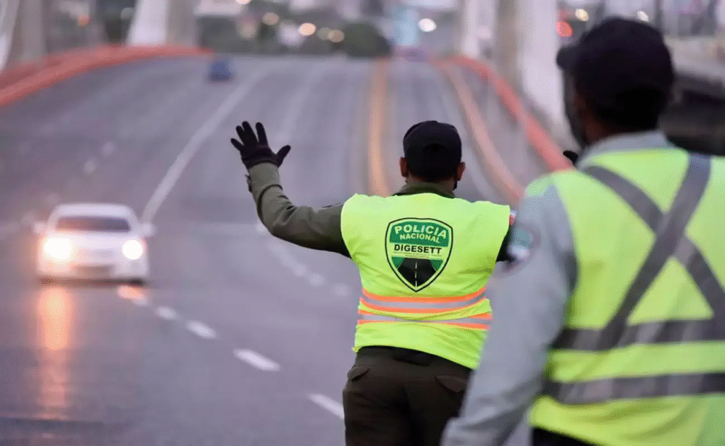 Digesett y humoristas Raymond Pozo y Miguel Céspedes lanzan video de concientización vial