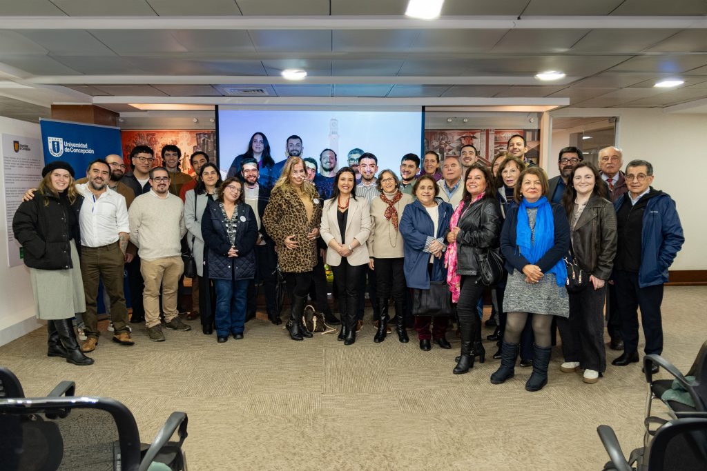 Alumni Medicina UdeC se reúnen en Santiago para revivir lazos y proyectar red colaborativa