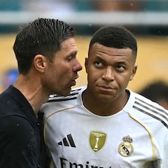 Xabi se agarra a Mbappé