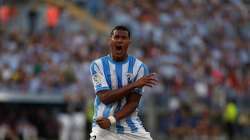 El rey Salomón llegó a Málaga proveniente de la UD Las Palmas a cambio de 3.5 millones de euros. En sus dos temporadas en el club blanquiazul el delantero venezolano consiguió 25 dianas en 67 encuentros ligueros, destacando el gol que que le daría el pase al Málaga su histórica clasificación a la UEFA Champions League ante el Real Sporting de Gijón a pase de Santi Cazorla. Tras pasos por Rusia, Inglaterra, China, Argentina y México el gladiador está de vuelta en España con una nueva misión: mantener al Real Oviedo en Primera División.