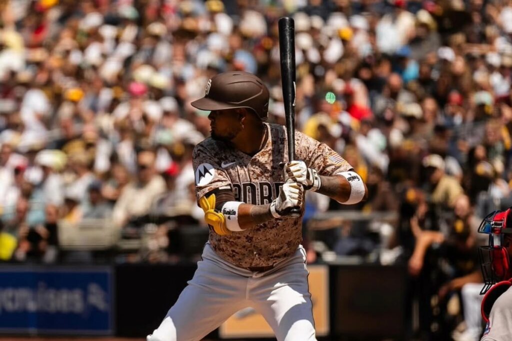 Luis Arráez triplica, suma 2 extrabases, fija una marca personal en robos y vuelve a subir su promedio de bateo