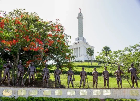 Monumento a Los Héroes de la Restauración en Santiago de los Caballeros. Monumento a Los Héroes de la Restauración en Santiago de los Caballeros.