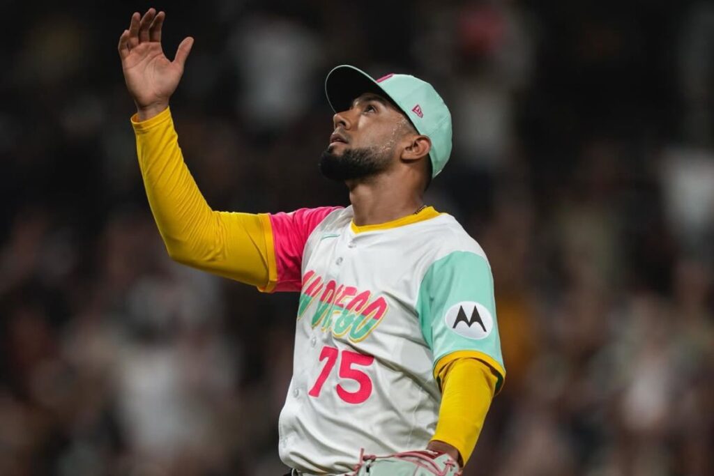 Robert Suárez responde a la llegada de Mason Miller con un relevo en blanco y otro juego salvado