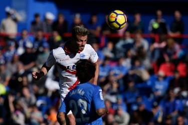 Delantero con experiencia en diferentes ligas europeas. Tuvo un breve paso por el Deportivo Alavés, equipo con el que disputaría 31 partidos en liga y marcaría 5 goles. Aunque no fue protagonista principal, dejó algunos goles importantes. Entre 2015 y 2018 fue convocado regularmente por la Vinotinto, destacando por su juego aéreo y olfato de gol.