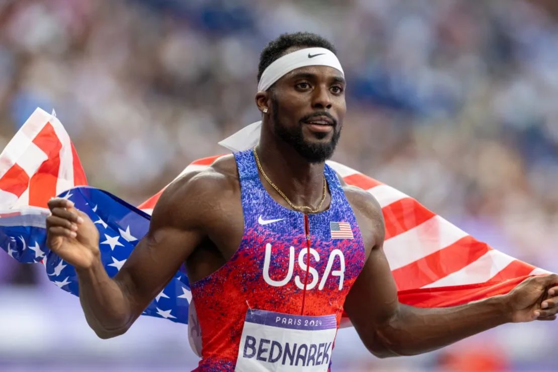 Bednarek ganó la medalla de plata superando a Lyles en la final masculina de 200 metros en los Juegos Olímpicos de París 2024.