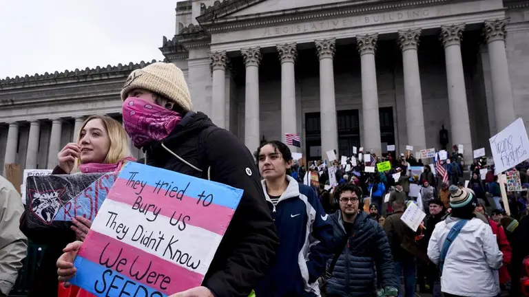 Esta es la información confidencial sobre menores transgénero que buscan atención médica que el gobierno de Trump está pidiendo a hospitales del país | Noticias Univision Estados Unidos