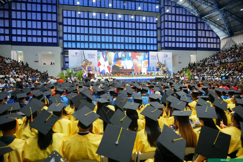UASD gradúa a 1,577 profesionales de la región Este