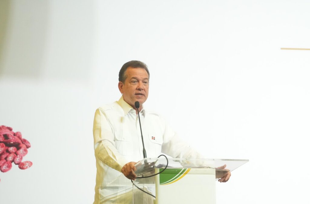 Ministro Víctor Bisonó: “Estamos acompañando al campo dominicano para abrir más mercados y fortalecer la agroindustria”