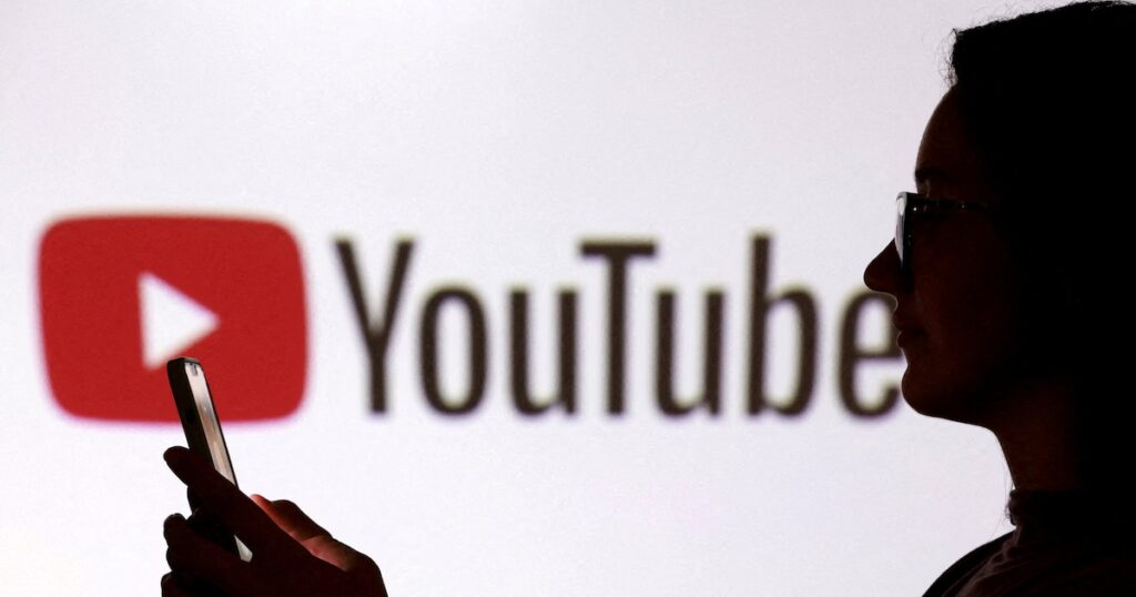 YouTube lanza su nuevo reproductor con interfaz limpia, respuestas encadenadas en comentarios y más