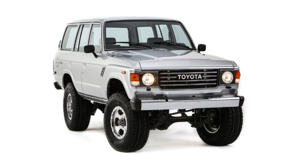 Toyota Turbo Trail Cruiser 2025, un clásico FJ60 que renace con mecánica híbrida de hoy