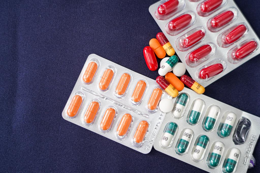 Ministerio de Salud inicia compra de medicinas en emergencia; médicos denuncian opacidad y desabastecimiento – FM Mundo