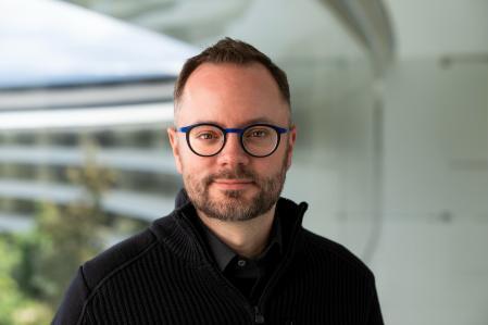 Ivan Krstić, jefe de Ingeniería y Arquitectura de Seguridad de Apple en la sede de la compañía en Cupertino