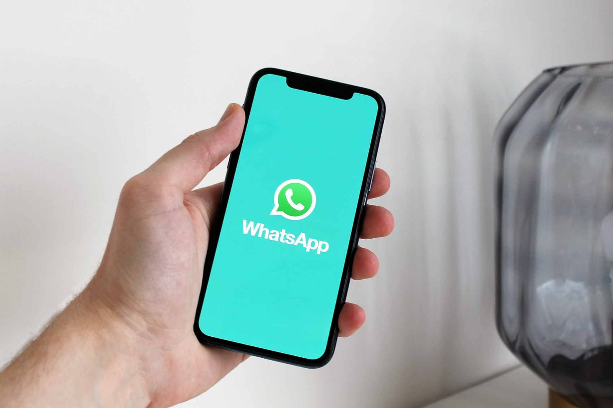 Así es el nuevo bulo que circula en WhatsApp sobre la IA y el acceso a tus conversaciones: “Activa la función 'Privacidad avanzada del chat”