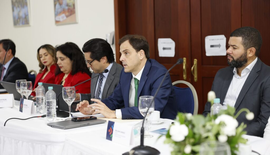 Hacienda, Supérate y CEPAL abordan sostenibilidad financiera de la protección social en RD