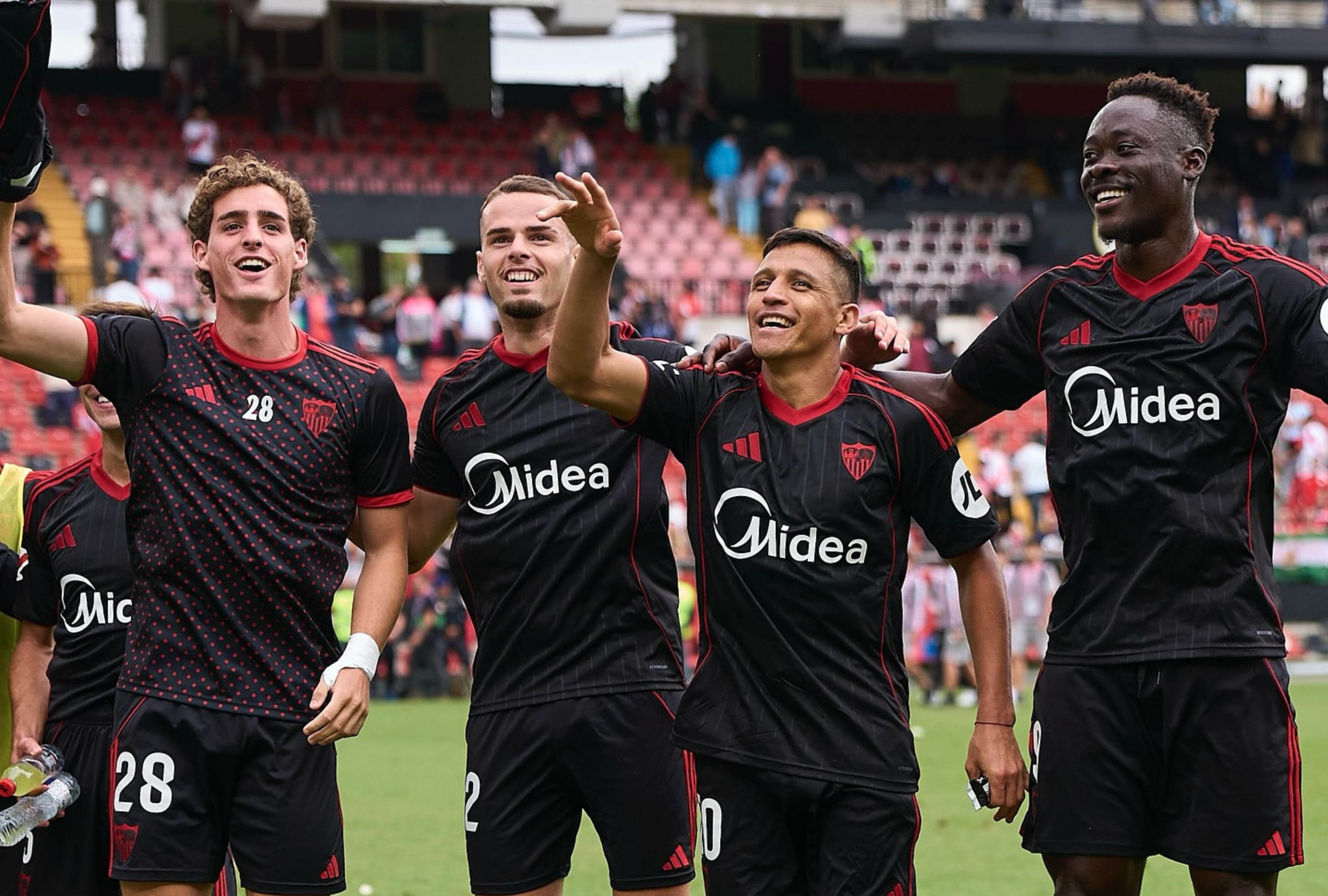 El Sevilla no ha ganado ninguno de sus últimos 19 partidos ante el Barcelona en LaLiga (4E 15D), desde una victoria por 2-1 en octubre de 2015, perdiendo los últimos siete, su racha más larga de derrotas seguidas ante los azulgranas en la máxima categoría. | Crédito: Sevilla FC / Facebook