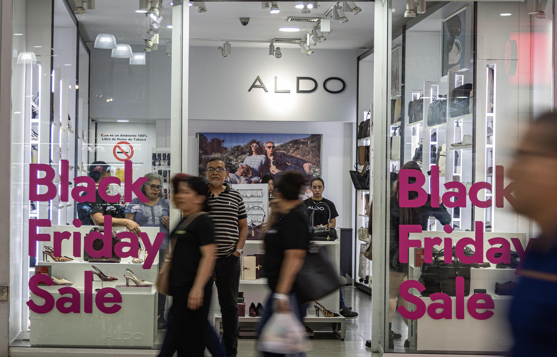 Tiendas ofrecieron descuentos significativos durante este 28 de noviembre. Foto: EFE