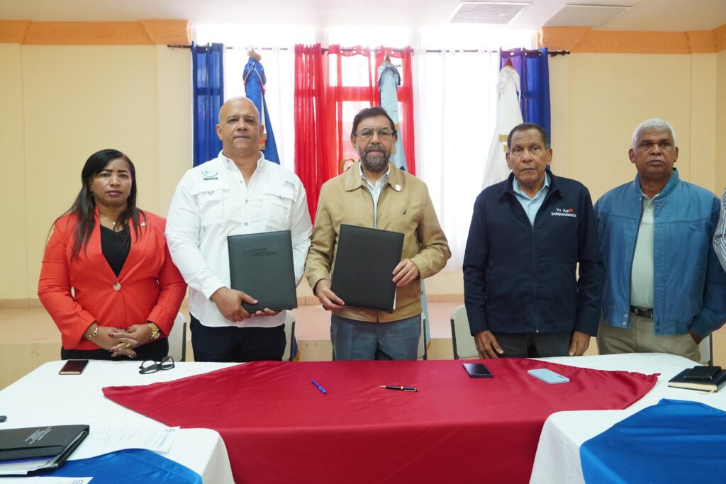 Indrhi e Indesur firman convenio para eficientizar la gestión hídrica en el Suroeste; en Independencia ejecutan obras por RD 360 millones