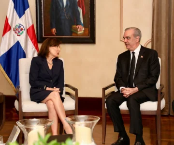  El presidente de la República, Luis Abinader junto a la gobernadora de Nueva York, Kathy Hochul. Fuente externa