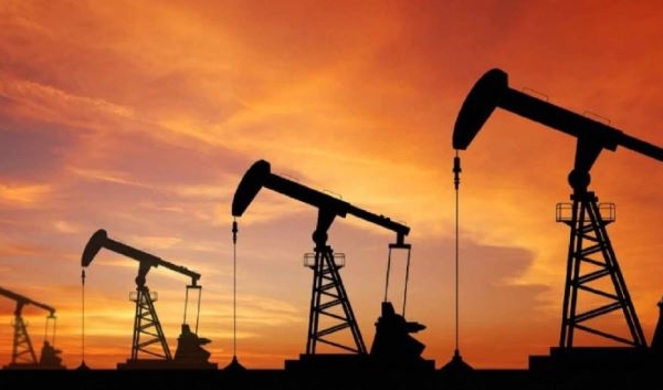 Precios del petróleo caen antes de reunión entre presidentes
