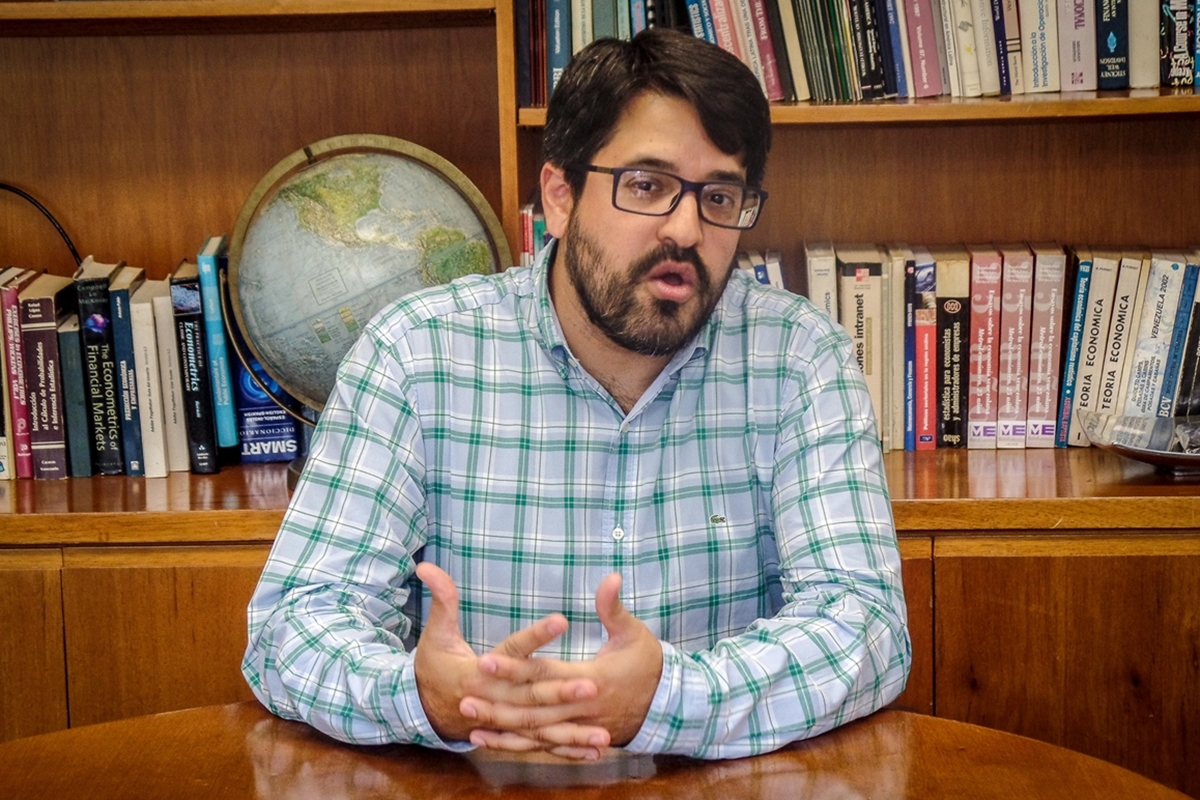 Asdrúbal Oliveros afirma que Venezuela tiene 150% más ingresos que en 2021