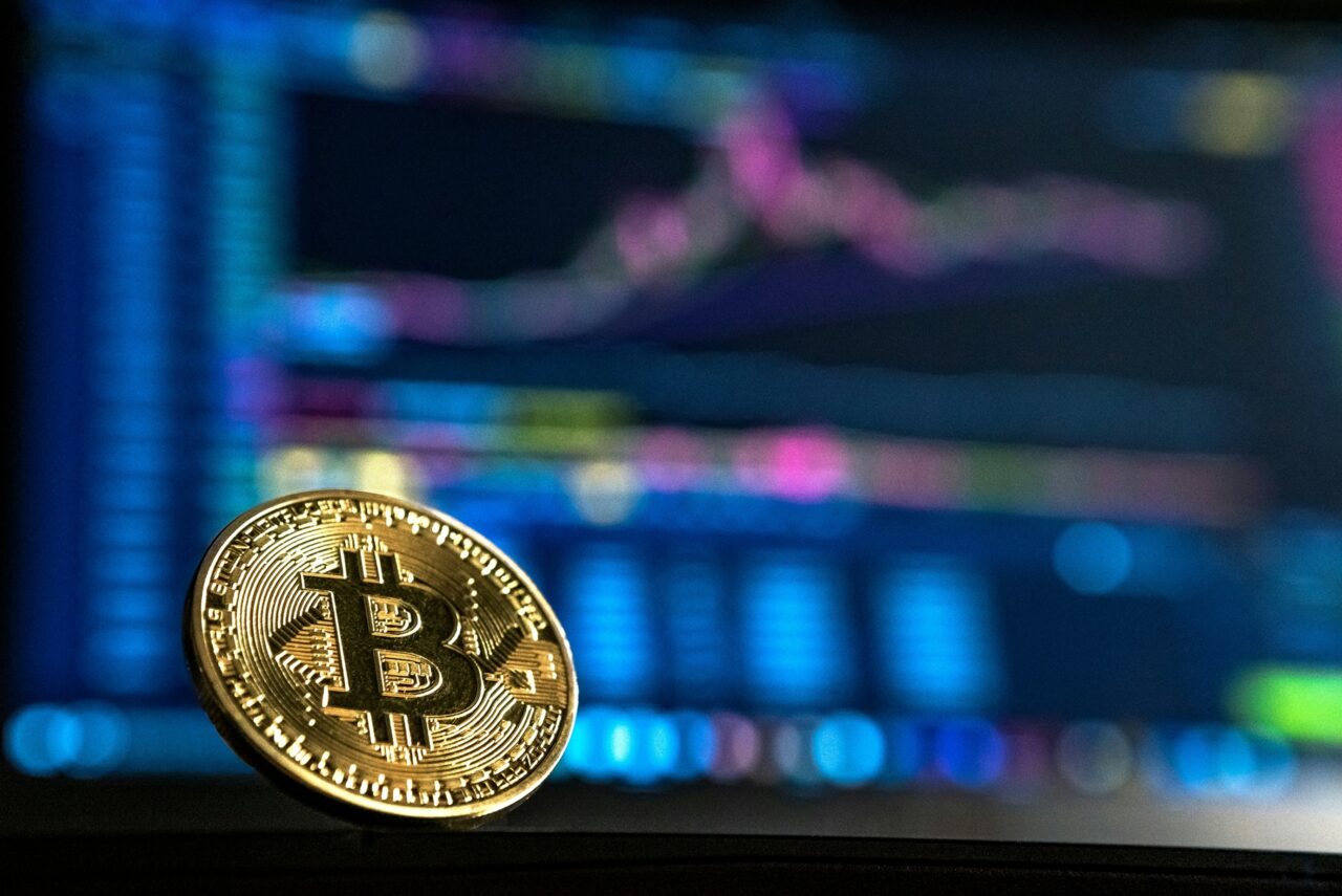 Los venezolanos recurren cada vez más a las criptomonedas: 1 de cada 10 ya las usa