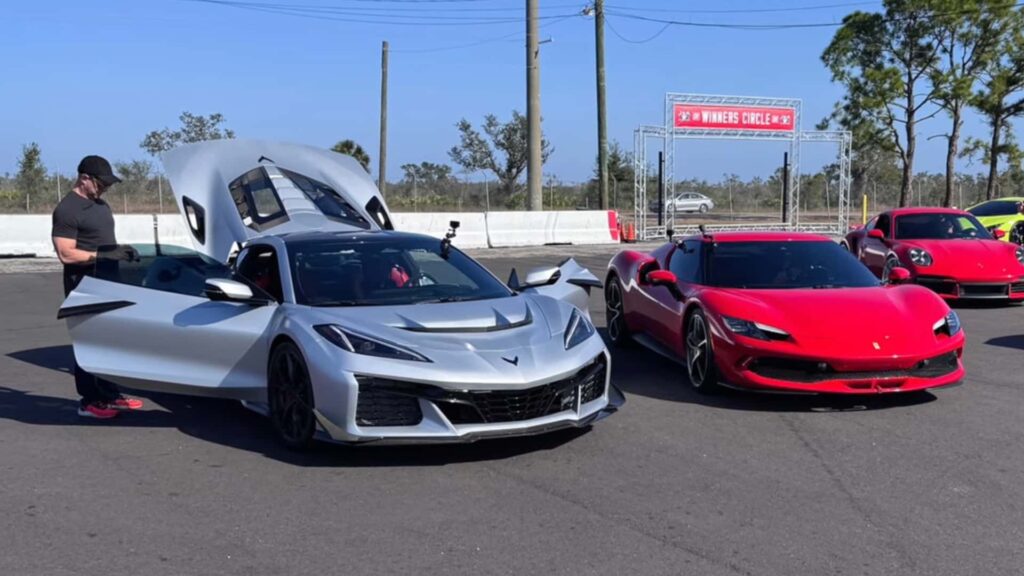El Corvette ZR1 funde a un Ferrari 296 GTB en una carrera de aceleración
