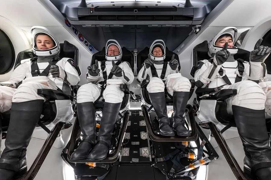 La Crew-11 se desacopla de la EEI e inicia su regreso a la Tierra con tripulante enfermo