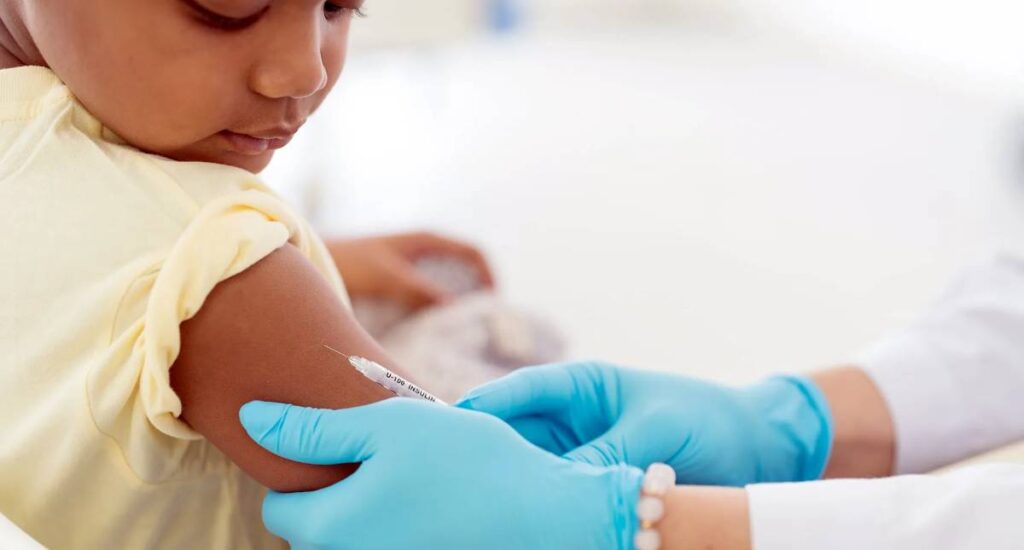 ¿Cuándo deben recibir los niños la vacuna contra el sarampión?