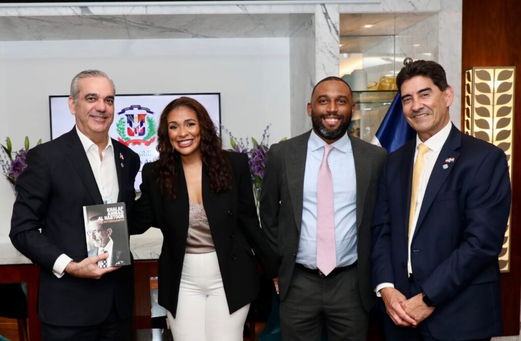 Presidente Abinader comparte con la comunidad dominicana en Emiratos Árabes Unidos, expresa orgullo por su aporte y destaca que son ejemplo de buenos ciudadanos en el mundo