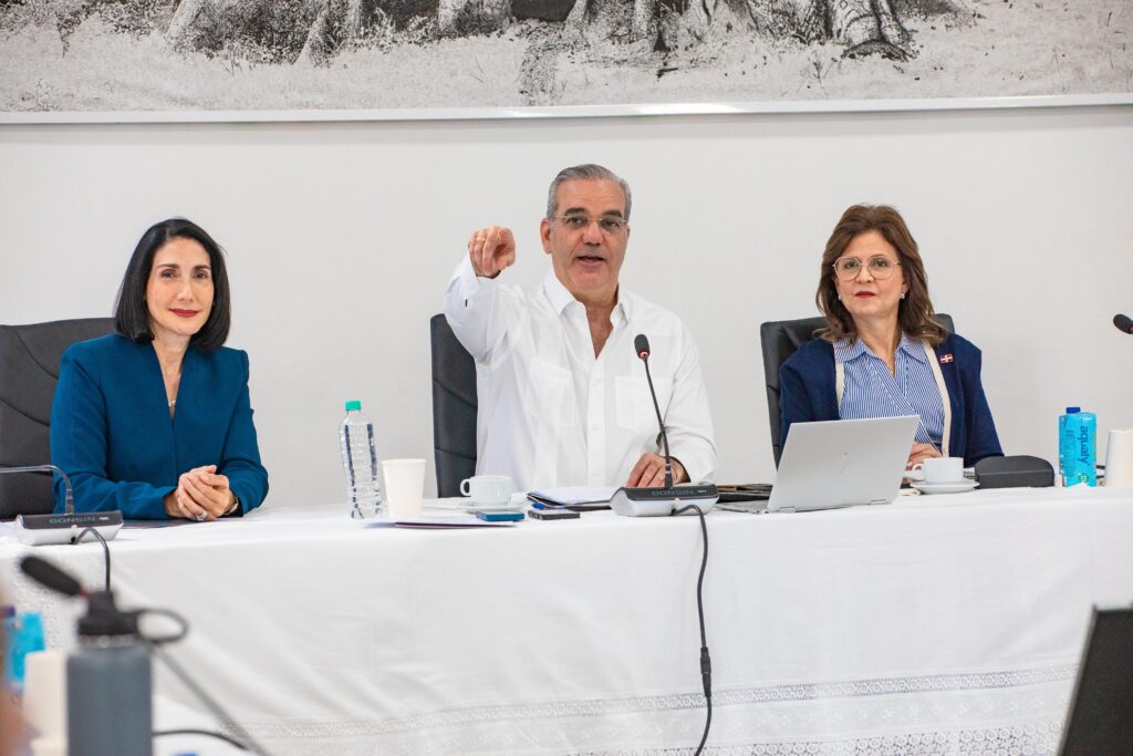 Presidente Abinader encabeza Consejo de Ministros en Santiago